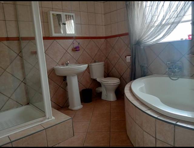 5 BEDROOM HOUSE FOR SALE IN RANGEVIEW EXT 4